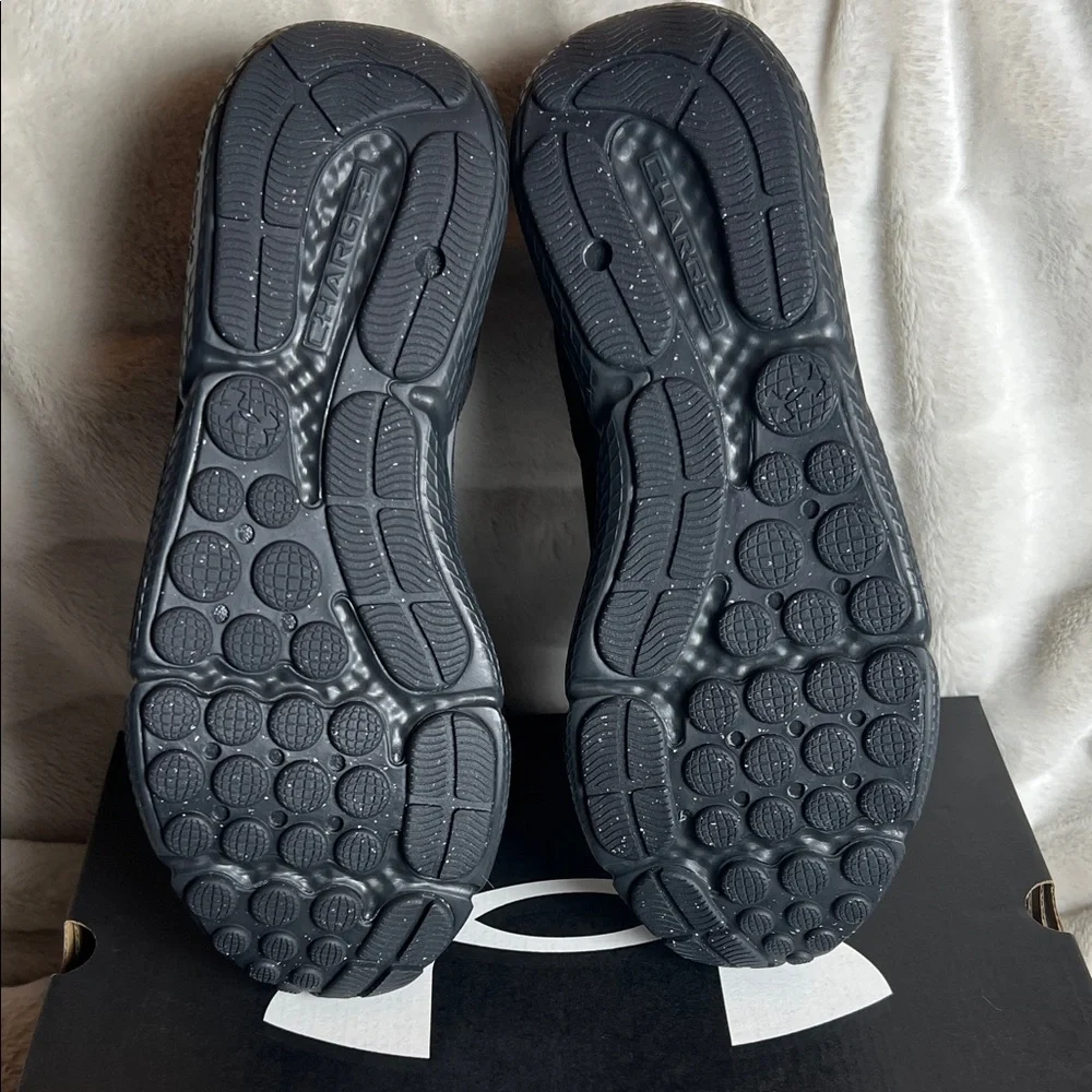 Under Armour UA Charged Assert 10 Black Athletic Shoes - Picture 4 of 6